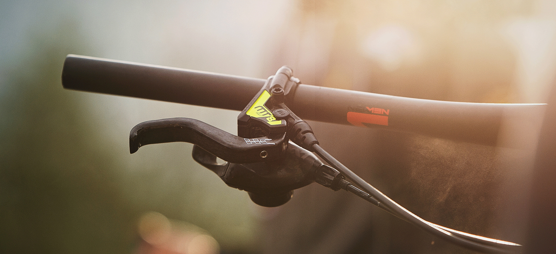 MAGURA MT8 SL mounted on a bicycle handlebar.