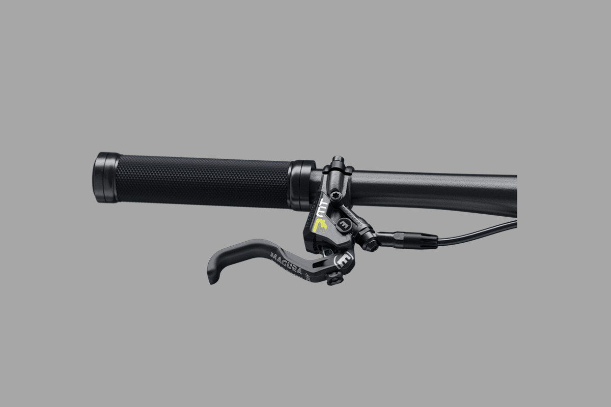 MAGURA MT7 mounted with hoses aligned parallel to the handlebars.
